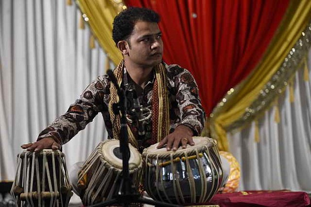 Gurudev1-7-11-14-5797-DDeRosaPhoto