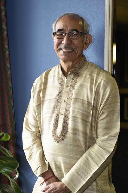 Gurudev1-7-13-14-9606-DDeRosaPhoto