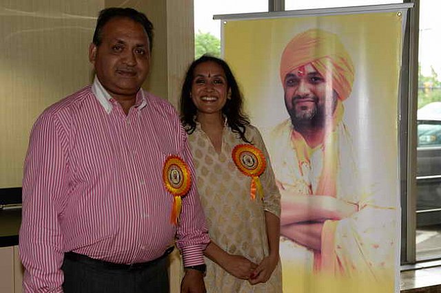 Gurudev2-7-11-14-1688-DDeRosaPhoto