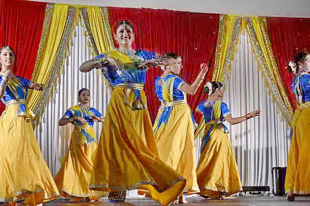 Gurudev1-7-11-14-5917-DDeRosaPhoto