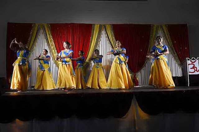 Gurudev1-7-11-14-5926-DDeRosaPhoto