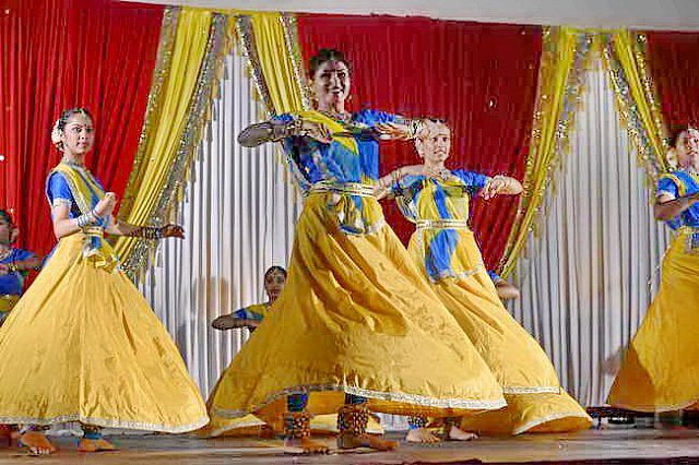 Gurudev1-7-11-14-5937-DDeRosaPhoto