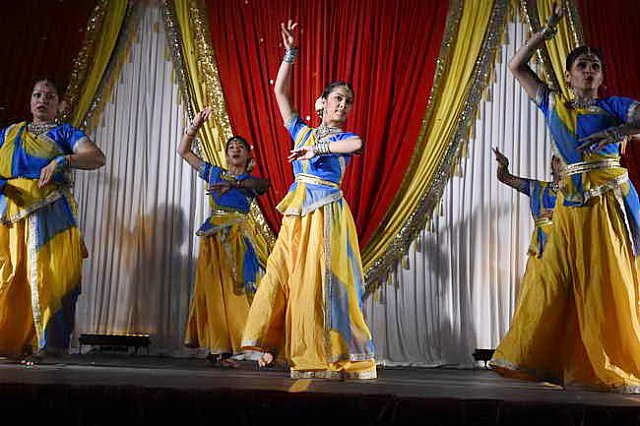 Gurudev1-7-11-14-5974-DDeRosaPhoto