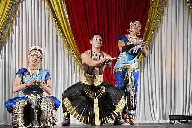 Gurudev1-7-11-14-6277-DDeRosaPhoto