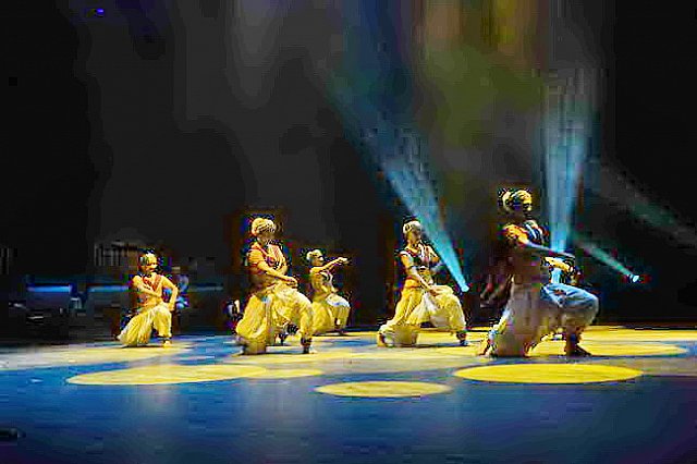 Gurudev1-7-12-14-8120-DDeRosaPhoto