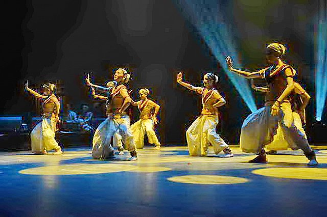 Gurudev1-7-12-14-8123-DDeRosaPhoto