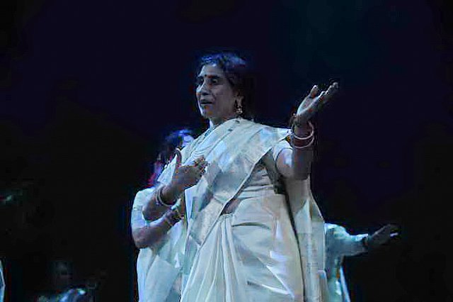 Gurudev1-7-12-14-8240-DDeRosaPhoto