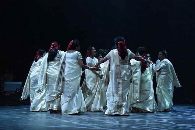 Gurudev1-7-12-14-8285-DDeRosaPhoto