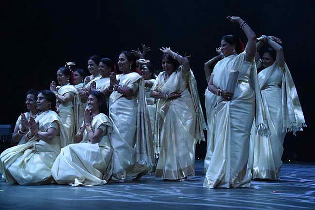 Gurudev1-7-12-14-8291-DDeRosaPhoto