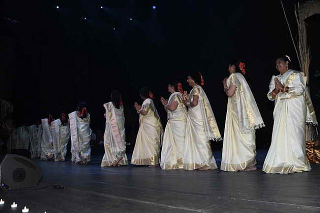 Gurudev1-7-12-14-8297-DDeRosaPhoto