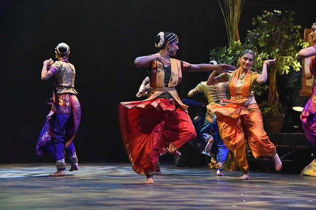 Gurudev1-7-12-14-8421-DDeRosaPhoto