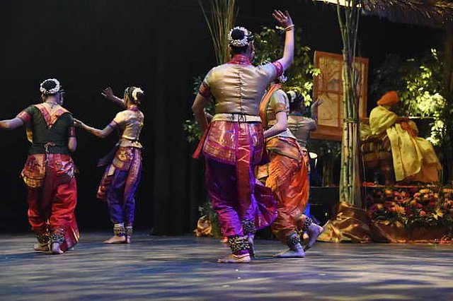 Gurudev1-7-12-14-8425-DDeRosaPhoto