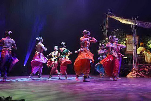 Gurudev1-7-12-14-8442-DDeRosaPhoto