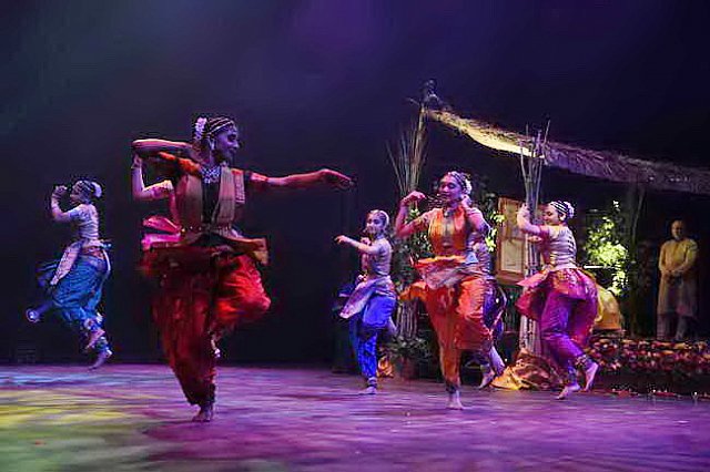 Gurudev1-7-12-14-8445-DDeRosaPhoto