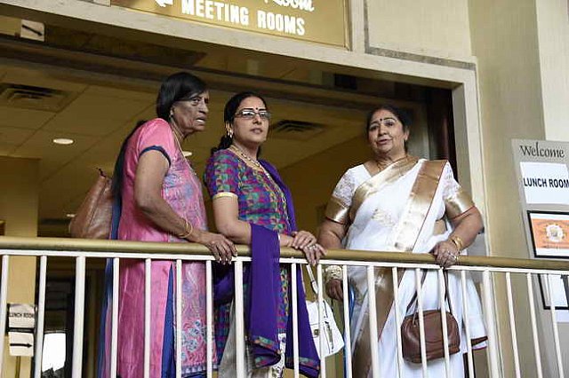 Gurudev1-7-11-14-5687-DDeRosaPhoto