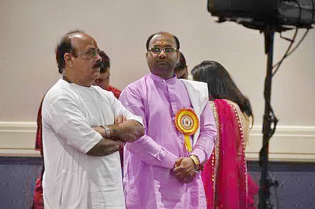 Gurudev1-7-11-14-5819-DDeRosaPhoto