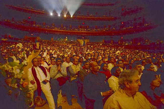 Gurudev2-7-12-14-2577-DDeRosaPhoto