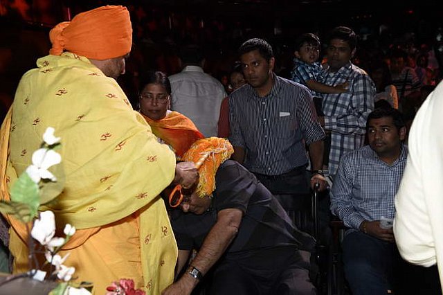 Gurudev1-7-12-14-8590-DDeRosaPhoto