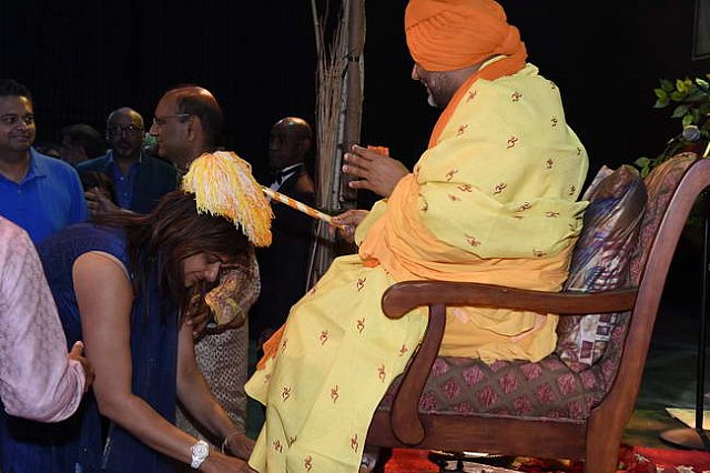 Gurudev1-7-12-14-8647-DDeRosaPhoto