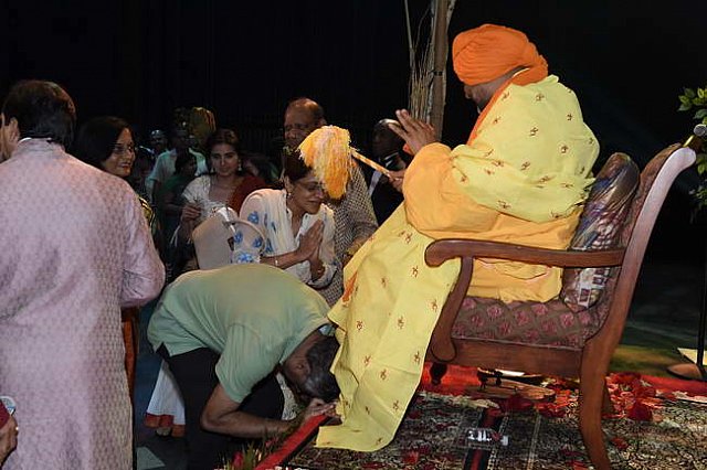 Gurudev1-7-12-14-8669-DDeRosaPhoto