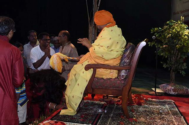 Gurudev1-7-12-14-8684-DDeRosaPhoto