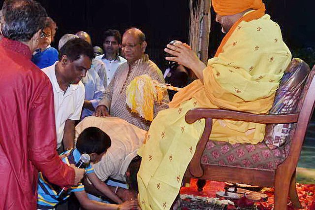 Gurudev1-7-12-14-8689-DDeRosaPhoto