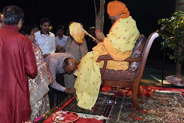 Gurudev1-7-12-14-8693-DDeRosaPhoto