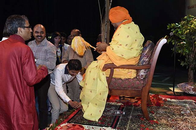 Gurudev1-7-12-14-8694-DDeRosaPhoto