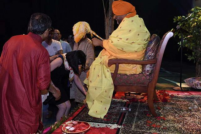 Gurudev1-7-12-14-8695-DDeRosaPhoto