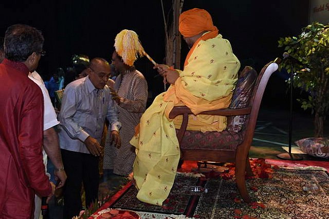 Gurudev1-7-12-14-8698-DDeRosaPhoto