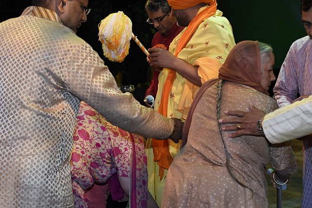 Gurudev1-7-12-14-8740-DDeRosaPhoto