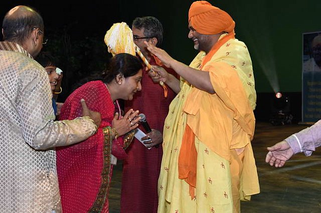 Gurudev1-7-12-14-8741-DDeRosaPhoto