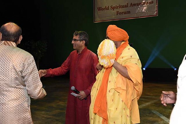 Gurudev1-7-12-14-8776-DDeRosaPhoto