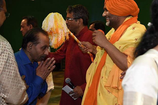 Gurudev1-7-12-14-8798-DDeRosaPhoto