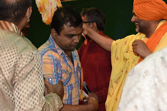 Gurudev1-7-12-14-8800-DDeRosaPhoto