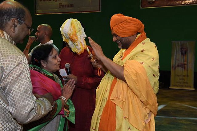 Gurudev1-7-12-14-8825-DDeRosaPhoto