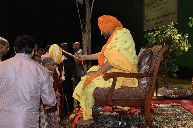 Gurudev1-7-12-14-8827-DDeRosaPhoto