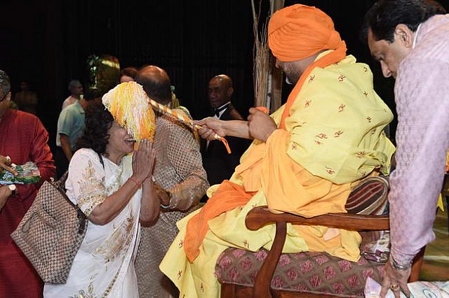 Gurudev1-7-12-14-8836-DDeRosaPhoto