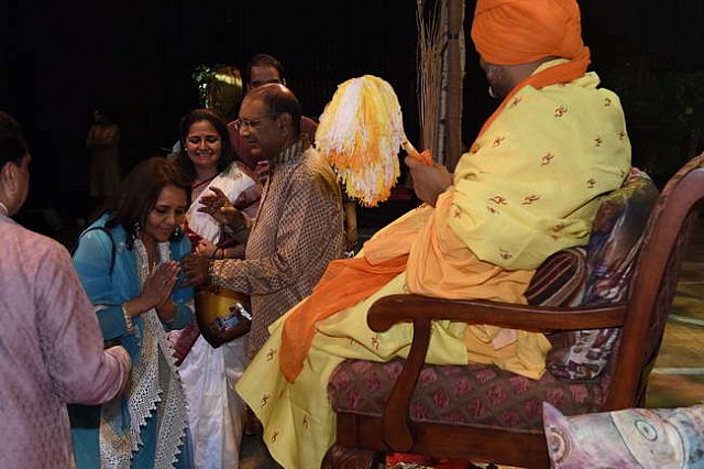 Gurudev1-7-12-14-8855-DDeRosaPhoto