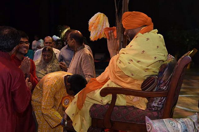 Gurudev1-7-12-14-8872-DDeRosaPhoto