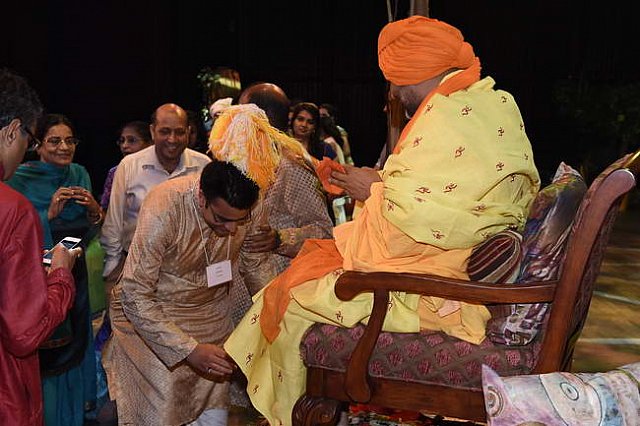 Gurudev1-7-12-14-8875-DDeRosaPhoto