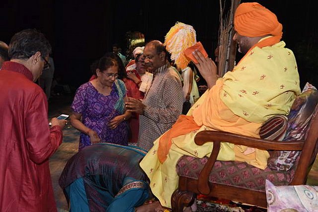 Gurudev1-7-12-14-8877-DDeRosaPhoto