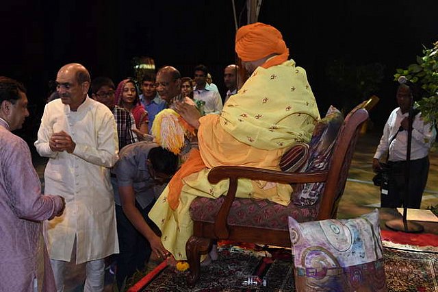 Gurudev1-7-12-14-8891-DDeRosaPhoto