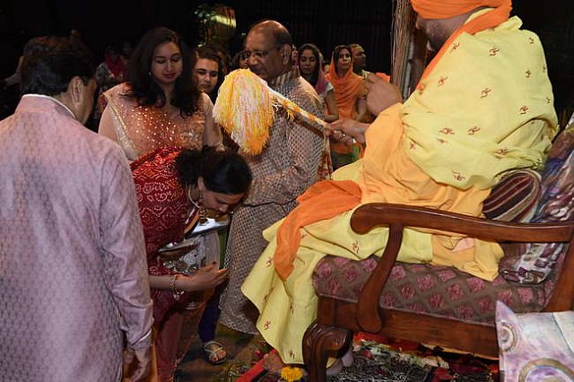 Gurudev1-7-12-14-8912-DDeRosaPhoto