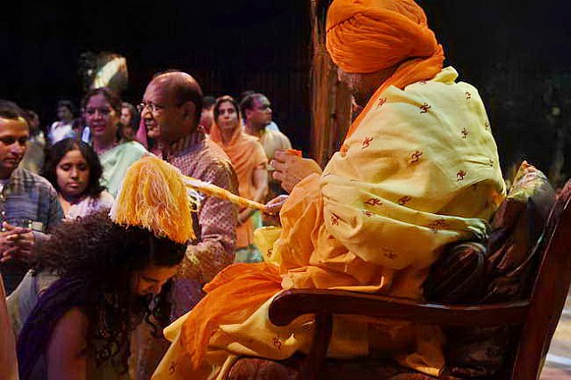 Gurudev1-7-12-14-8914-DDeRosaPhoto