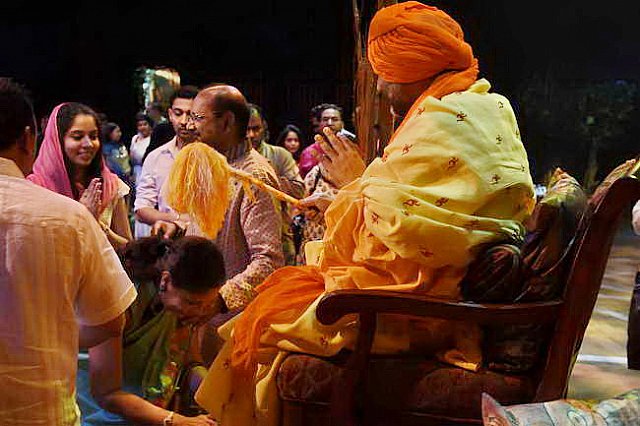 Gurudev1-7-12-14-8917-DDeRosaPhoto