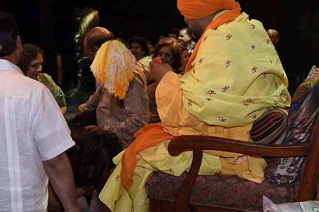 Gurudev1-7-12-14-8925-DDeRosaPhoto