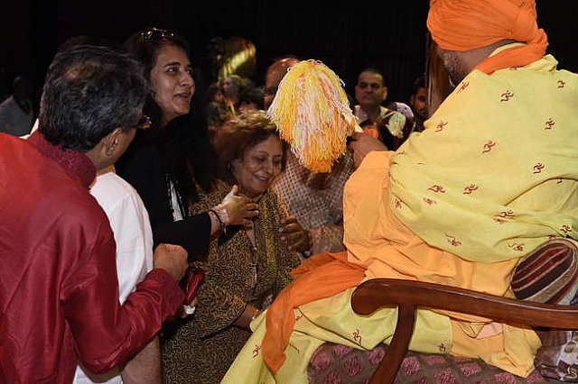 Gurudev1-7-12-14-8928-DDeRosaPhoto