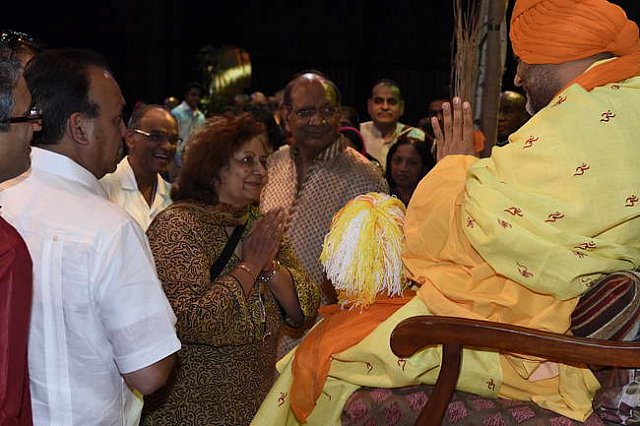 Gurudev1-7-12-14-8929-DDeRosaPhoto