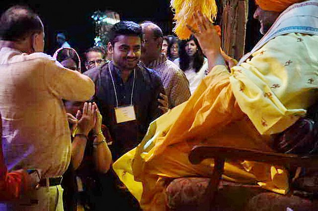 Gurudev1-7-12-14-8938-DDeRosaPhoto